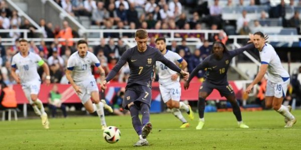 电竞世界杯-英格兰“国际象棋”丑陋赢，索斯盖特大谈幸福烦恼