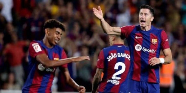 电竞世界杯-无视亚马尔伸手示好 莱万遭西媒批评：不可接受！