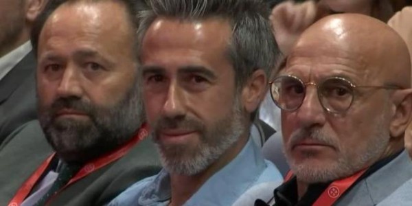 ewc-一吻遗臭仍难舍官帽，鲁维亚莱斯拒辞西足协主席